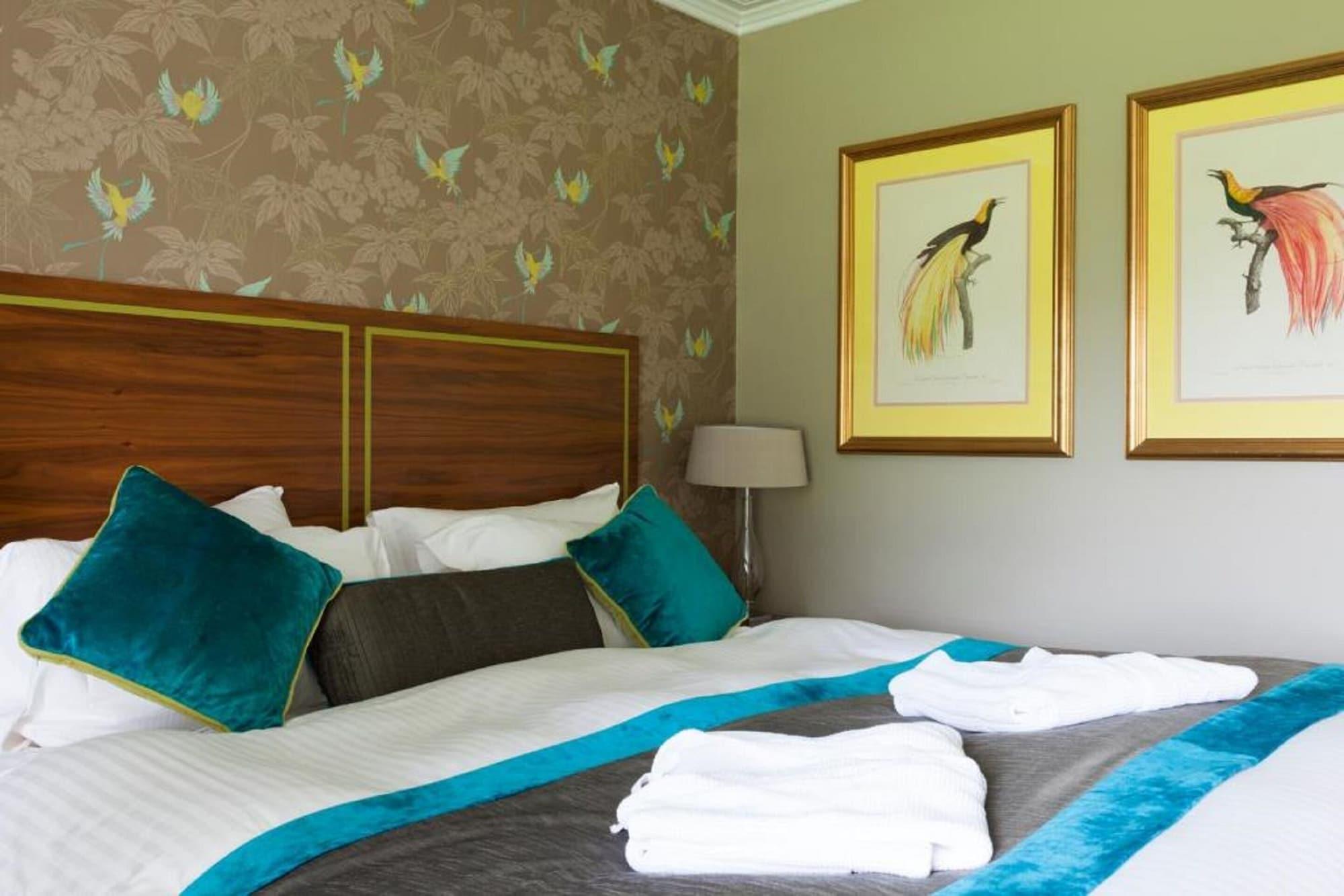 The Cornwall & 4*
